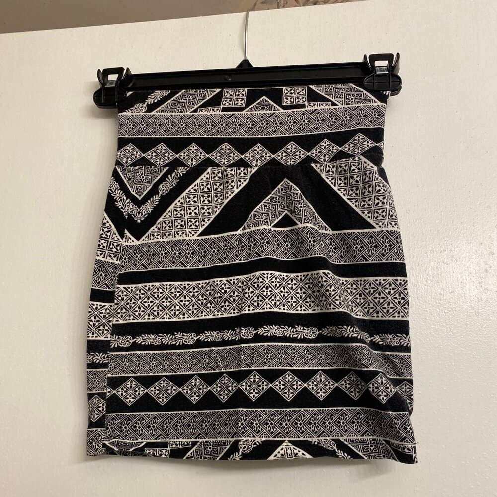 Y2K Black and White Pattern Women’s Charlotte Russe Skirt Size Small